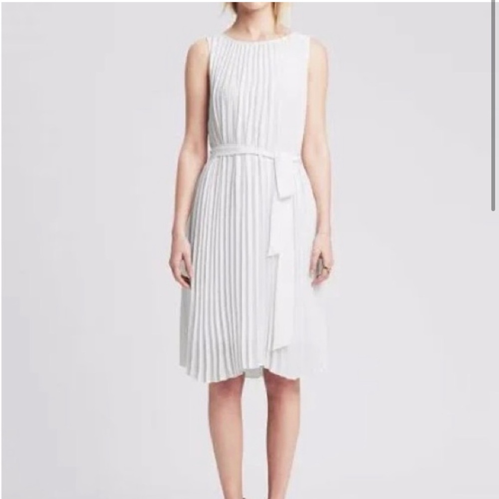 Banana Republic pleated white dress size 8